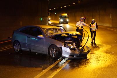 Verkehrsunfall im Hengstaeckertunnel Stuttgart Vaihingen